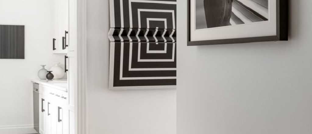Un departamento en blanco y negro con suaves texturas
