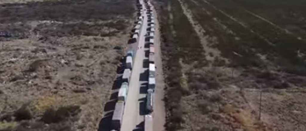 Siguen varados 3.000 camiones en la frontera con Chile