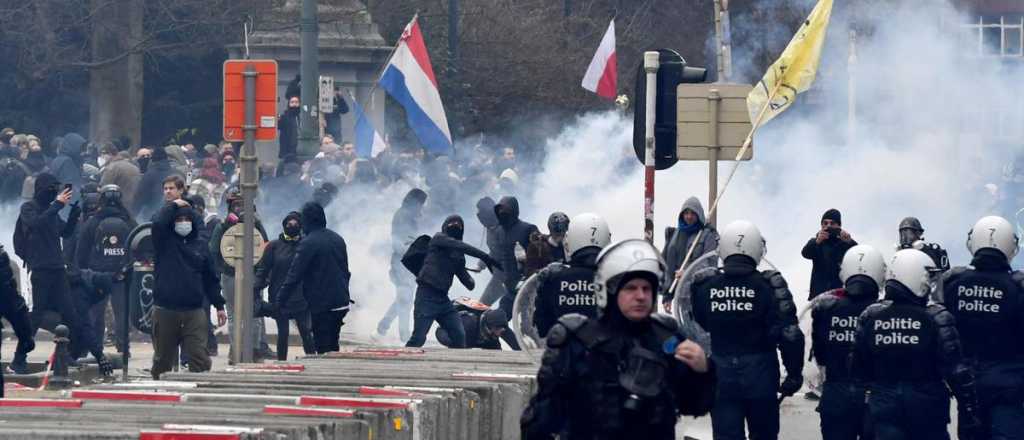 Una protesta en Bélgica contra el pase sanitario terminó en represión