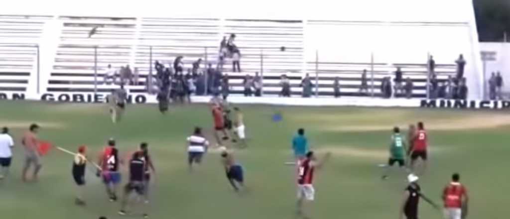 Video: batalla campal de la barra de San Mart&iacute;n de San Juan&nbsp;