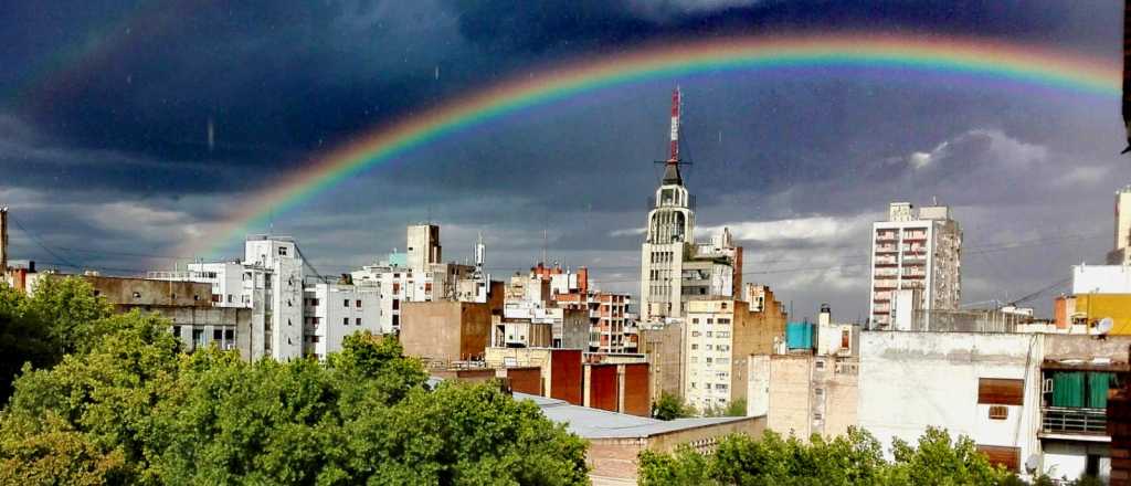 El arco iris que embelleció la Ciudad tras la tormenta