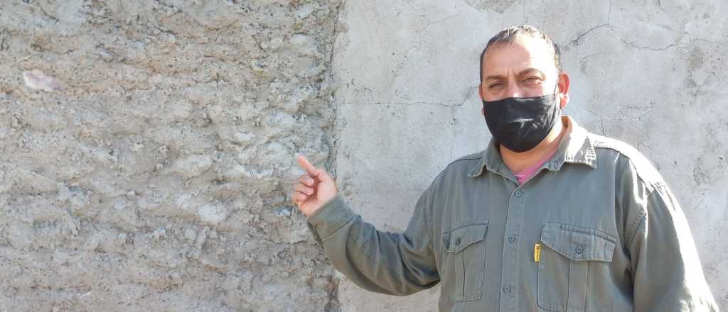 Cansado de los robos, vecino de Jun&iacute;n tap&oacute; las ventanas con ladrillos