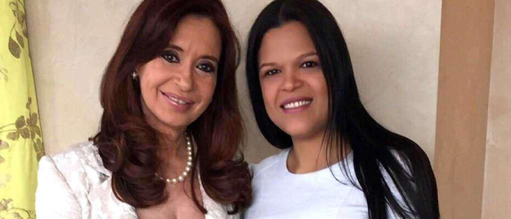 El abrazo de Cristina y la hija de Ch&aacute;vez: "Te quiero"