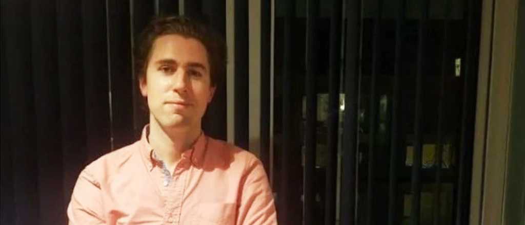 Un hombre gana 200 d&oacute;lares por d&iacute;a por hacer fila para gente rica