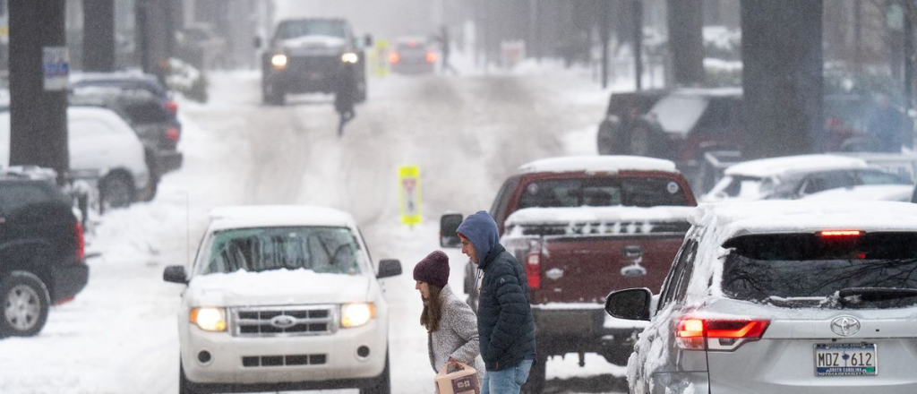 Miles de vuelos cancelados en EEUU por una tormenta invernal