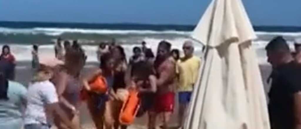 Seis argentinos fueron arrastrados por el mar en Punta del Este