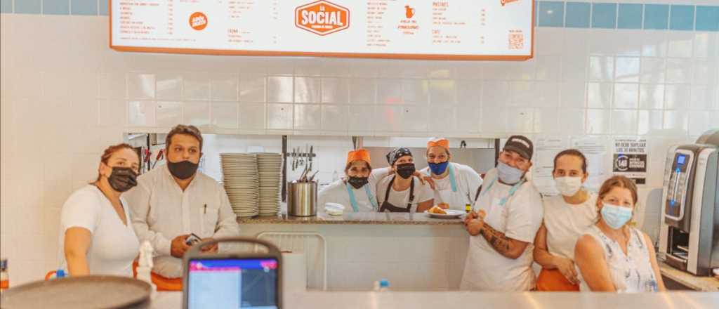La pizzer&iacute;a Social que es furor en Godoy Cruz