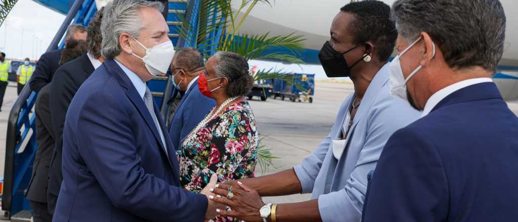 Fernández se reúne con primera ministra de Barbados