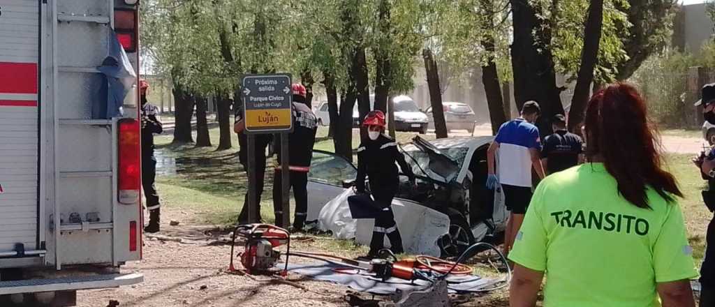 Una mujer murió tras chocar con un árbol en Luján