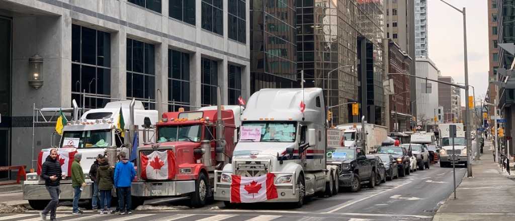 Trudeau pierde contra los camioneros en Canadá