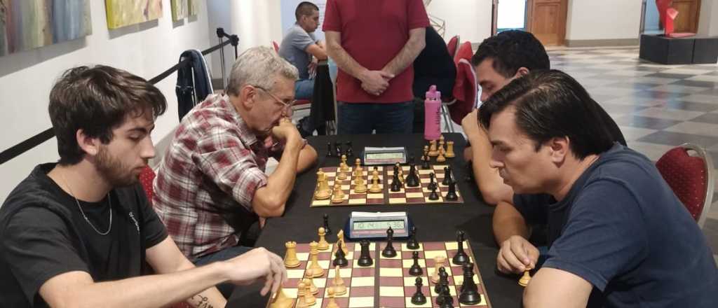 Salguero campe&oacute;n mendocino en r&aacute;pidas, entre arte y esculturas