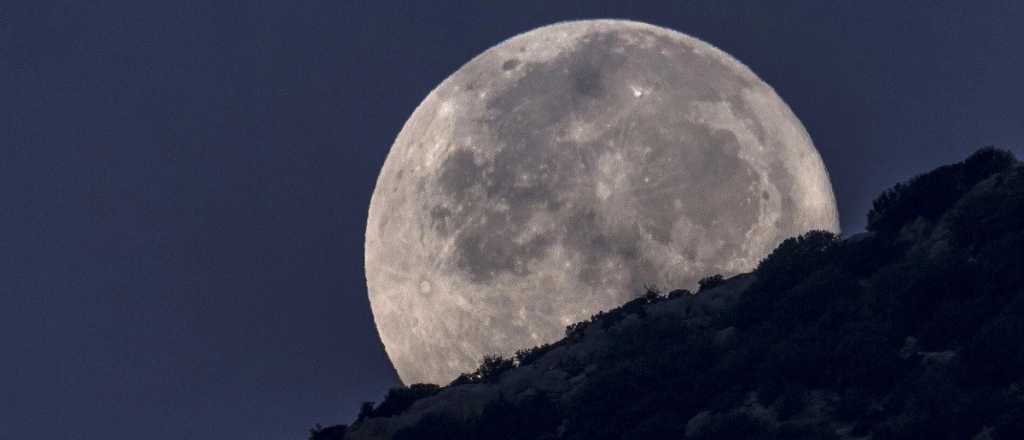 Hasta cuándo se puede ver la "luna llena de nieve" de febrero
