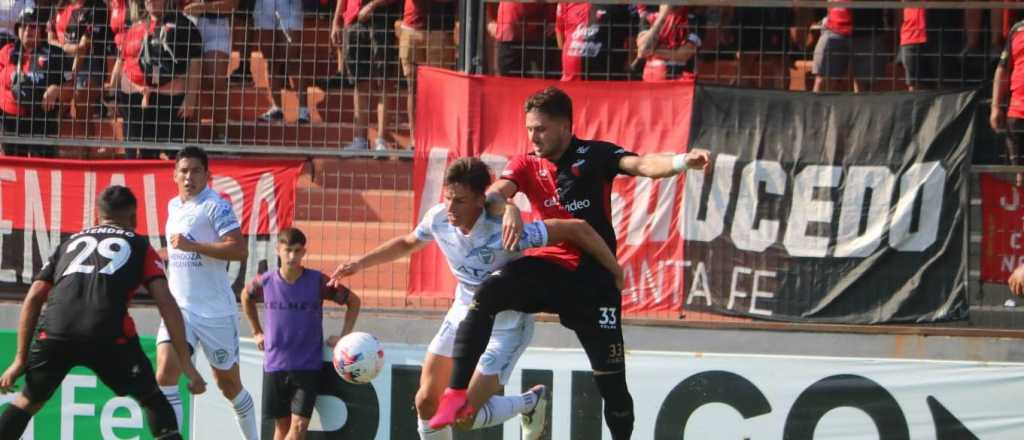 Godoy Cruz pag&oacute; caro los errores y cay&oacute; ante Col&oacute;n