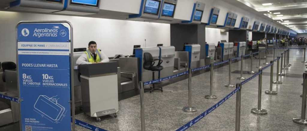 Los controladores a&eacute;reos aseguran que la medida "excede lo salarial"