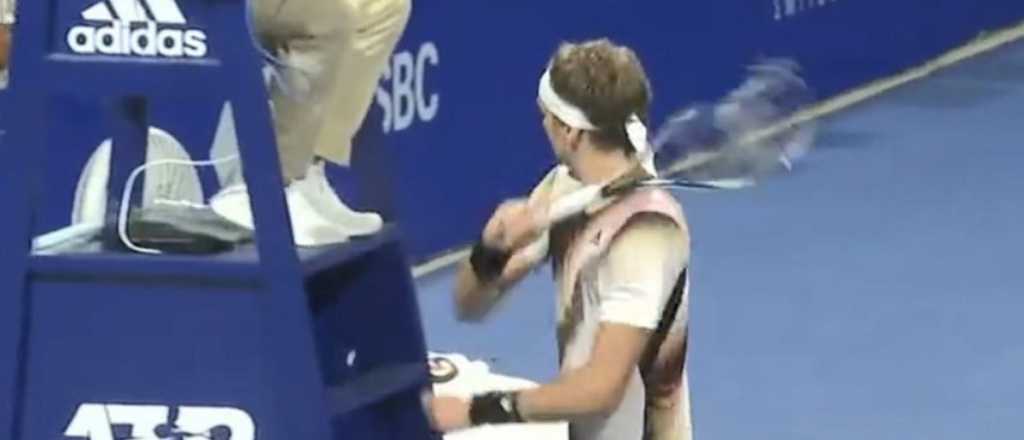 Video: Zverev atac&oacute; a raquetazos la silla del &aacute;rbitro y fue echado
