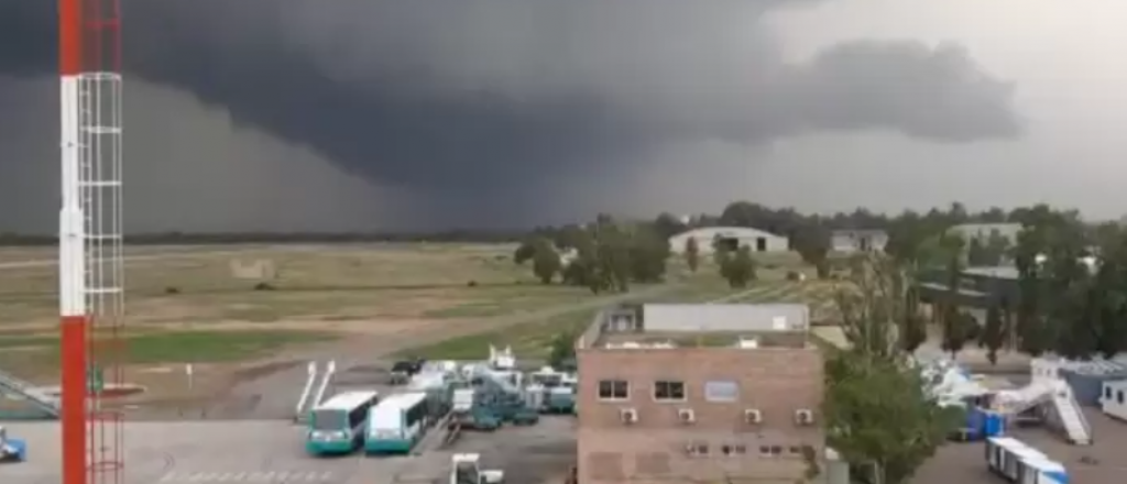 Así se veía la tormenta que descargó con furia en Mendoza