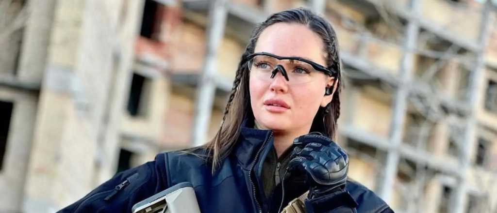 Miss Ucrania 2015 se mostr&oacute; armada defendiendo a su pa&iacute;s