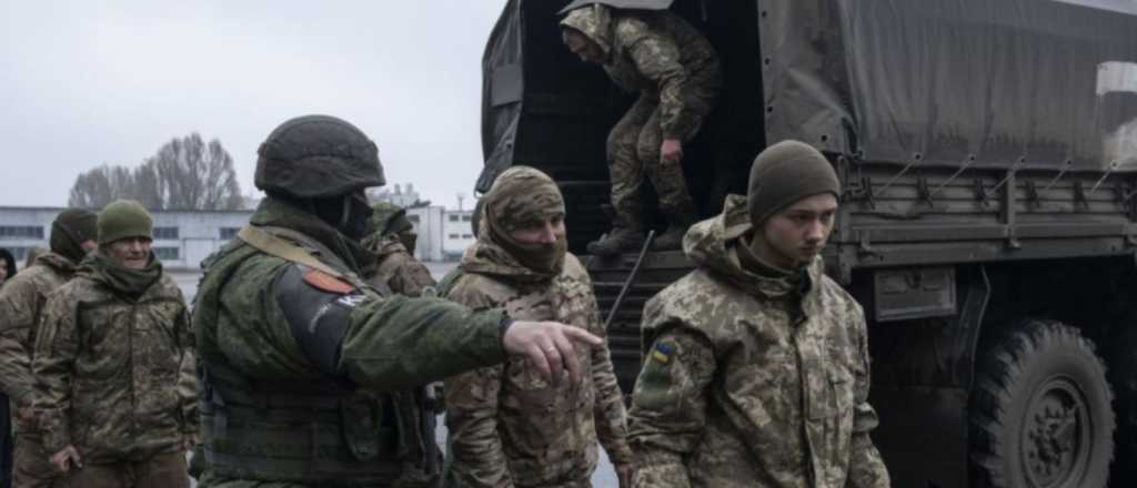 Convoy de tanques y artillería de Rusia se acerca a Kiev 