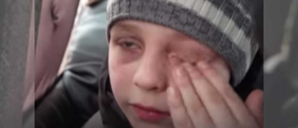 El dolor de un niño al dejar a su papá: "Va a ayudar a nuestros héroes"