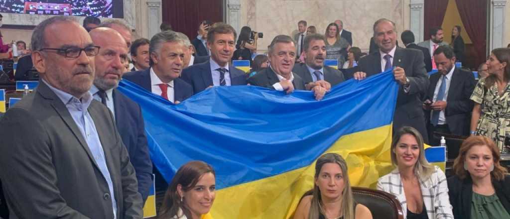 Juntos por el Cambio llenó el Congreso con banderas de Ucrania