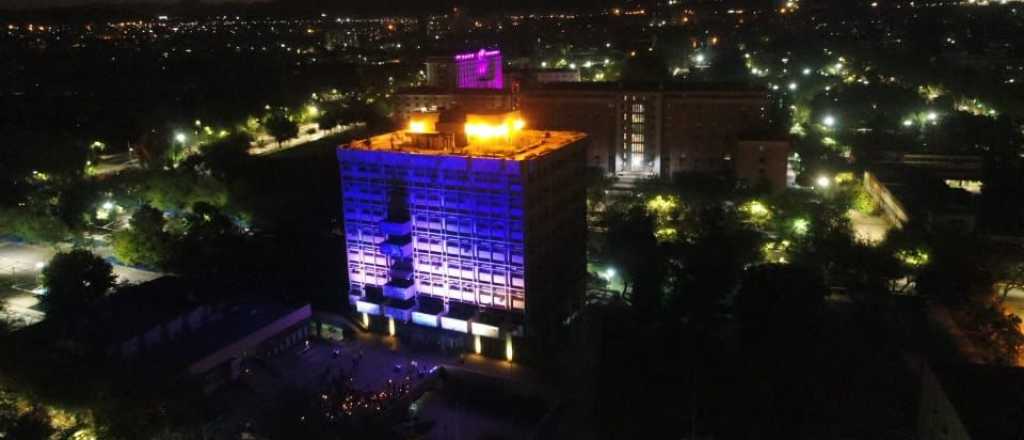 La Municipalidad de Mendoza se iluminó por la paz en Ucrania