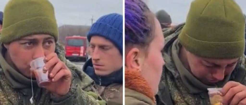 Soldado ruso se rindió, le dieron té y comida y lloró al hablar con su madre