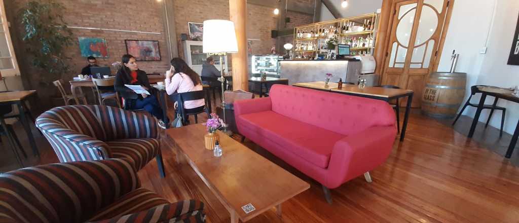 Un gran café con estilo europeo se posiciona en el Bombal