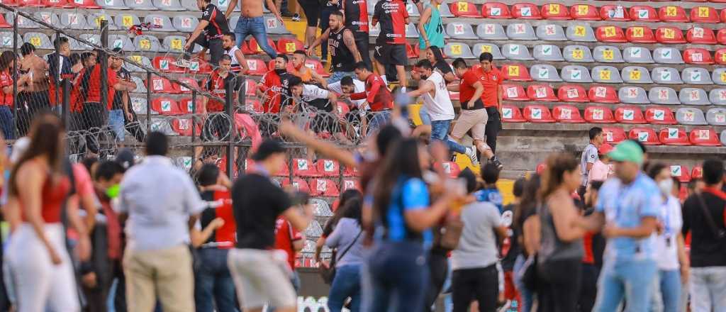 Violenta batalla campal en el partido entre Querétaro y Atlas