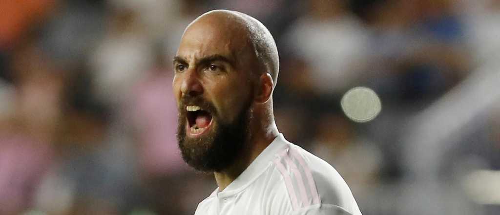 Dur&iacute;simo contra Higua&iacute;n: "Pat&eacute;tico, no me gustar&iacute;a ser su compa&ntilde;ero"
