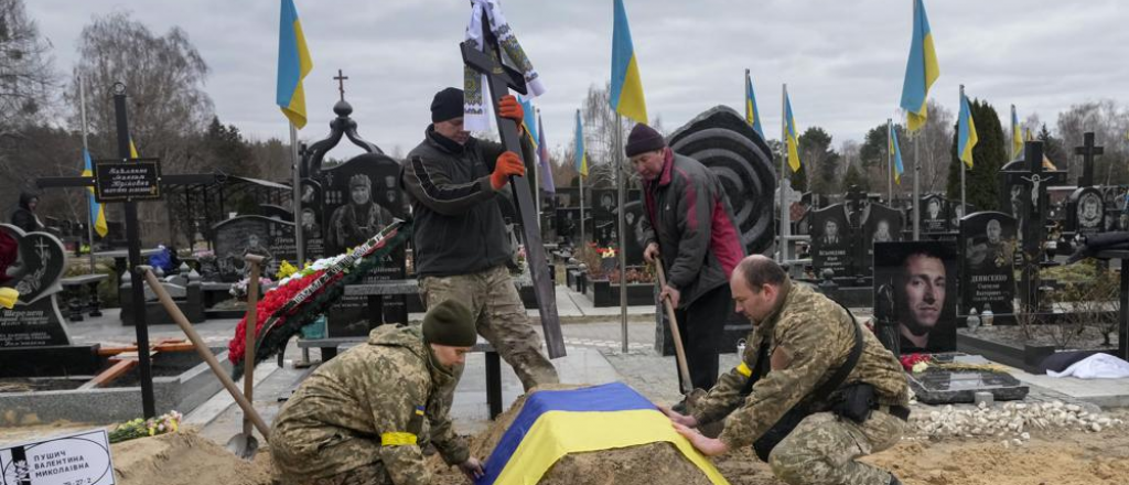 Ucrania dice que "luchará con palas" si los aliados dejan de entregar armas