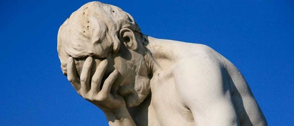 La estupidez humana ya tiene cinco leyes para poder evitarla