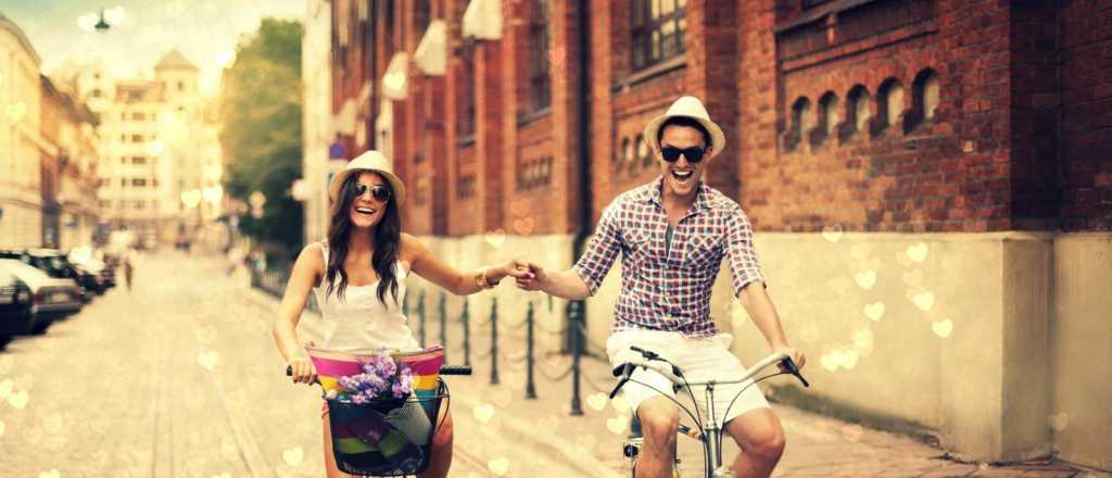 Las parejas m&aacute;s "melosas" de Facebook duran m&aacute;s