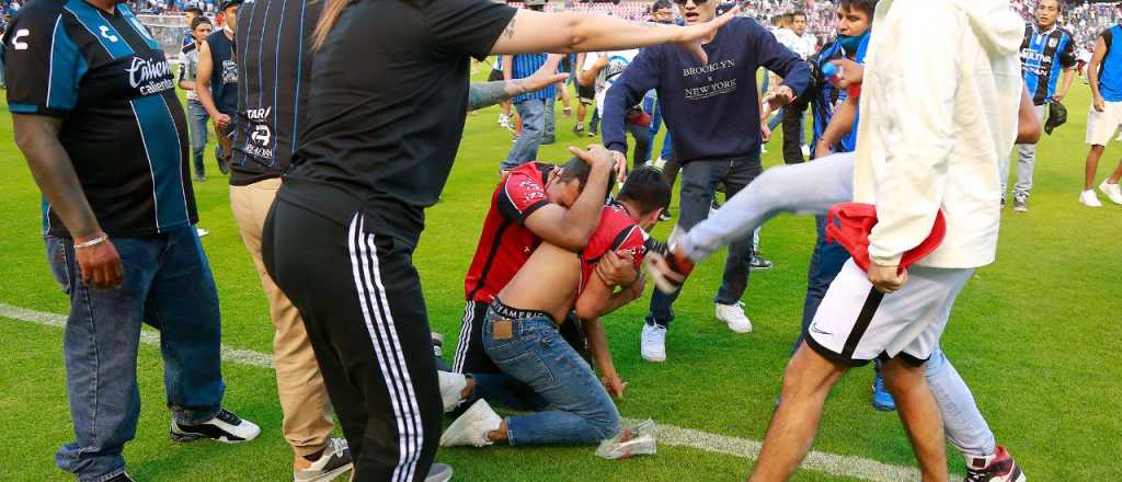 Violencia en el f&uacute;tbol mexicano: suspenden a funcionarios de seguridad