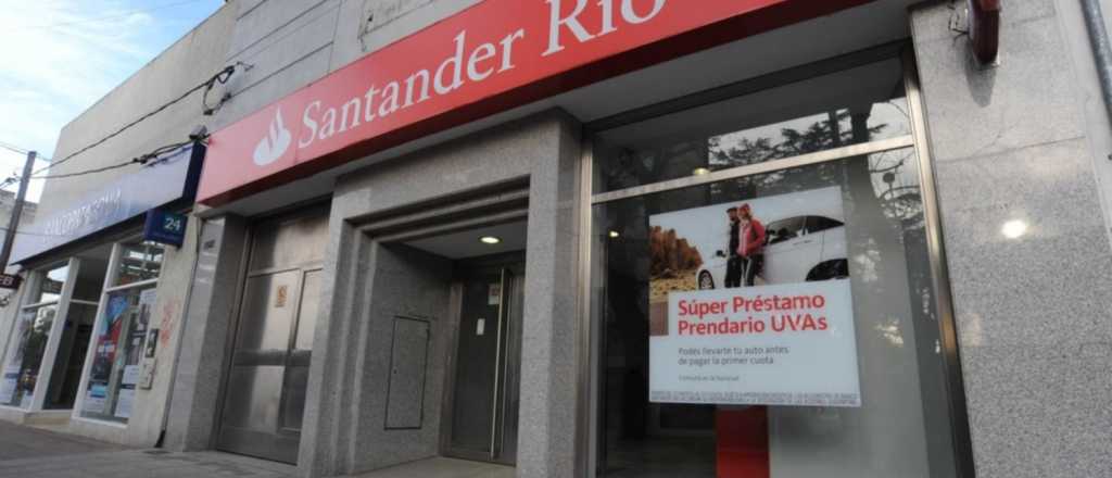 Fue al banco por un tr&aacute;mite y lo encerraron por olvido en las cajas de seguridad