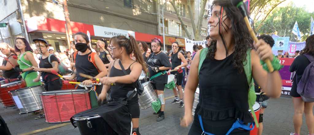 Videos: miles de mujeres marcharon por el #8M en Mendoza