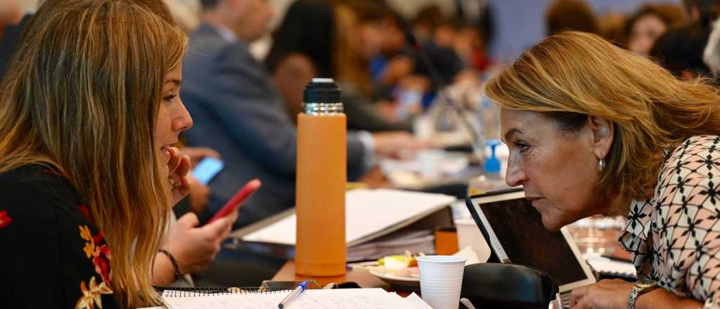 Sellan pacto político para votar el acuerdo con el FMI