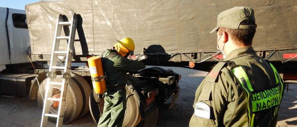 Gendarmer&iacute;a incaut&oacute; m&aacute;s de 2.000 kilos de hidr&oacute;xido de sodio en Uspallata