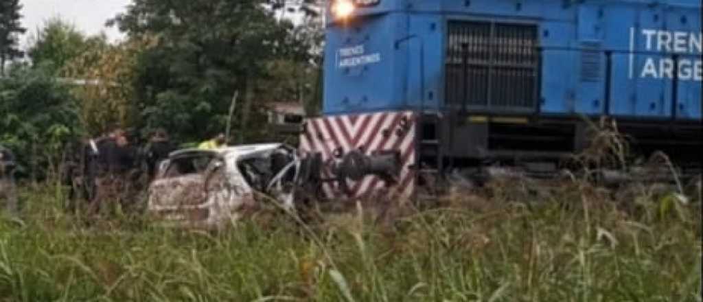 Tragedia en Moreno: un tren embistió a un auto y murieron cuatro personas