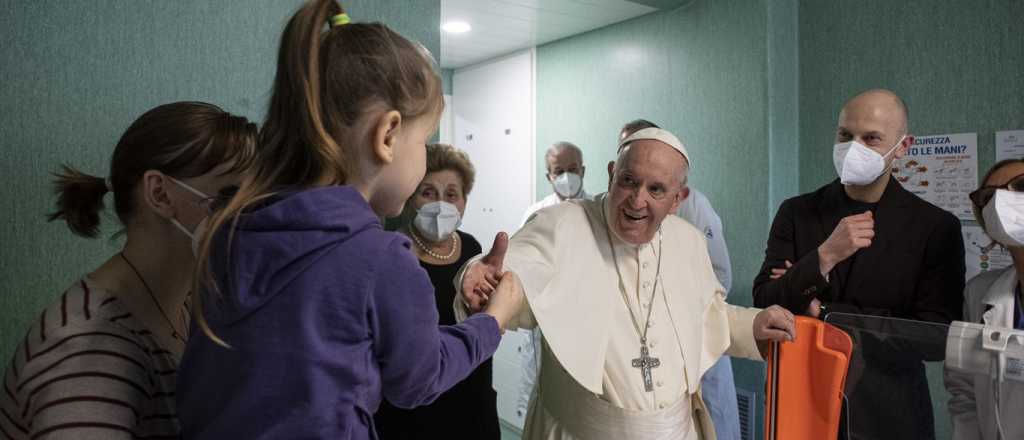 El Papa visitó a niños ucranianos internados