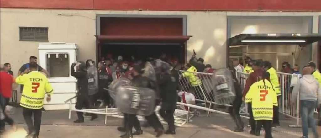 Dura multa de River a los socios que se quisieron colar en el Superclásico