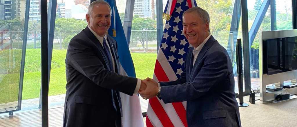 Video: la reacci&oacute;n del embajador de EEUU al probar fernet