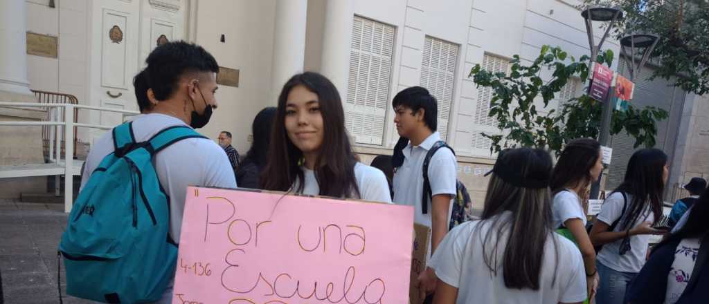 La DGE asegur&oacute; que la escuela Borges no ser&aacute; desalojada