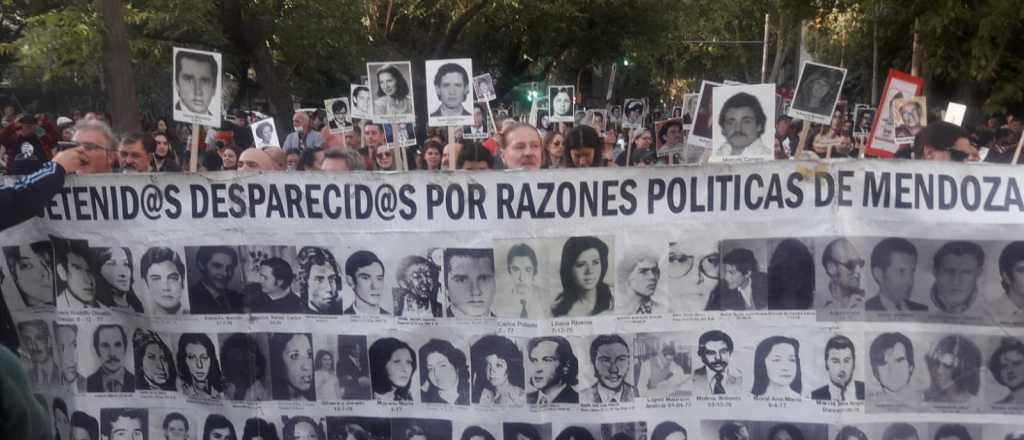 Miles de personas marcharon en Mendoza por el Día de la Memoria