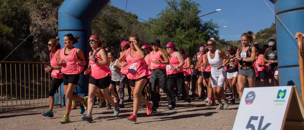 Cientos de personas corrieron contra el cáncer de mama en Ciudad