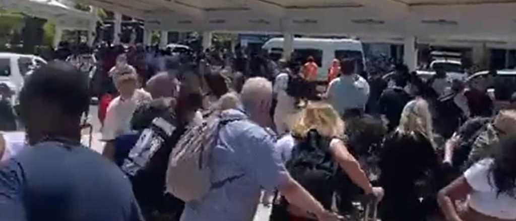Miedo en el Aeropuerto de Cancún por presunto tiroteo