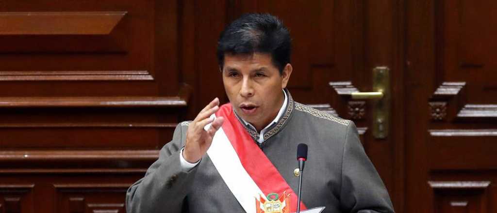 Pedro Castillo disolvió el Congreso peruano y decretó un toque de queda 