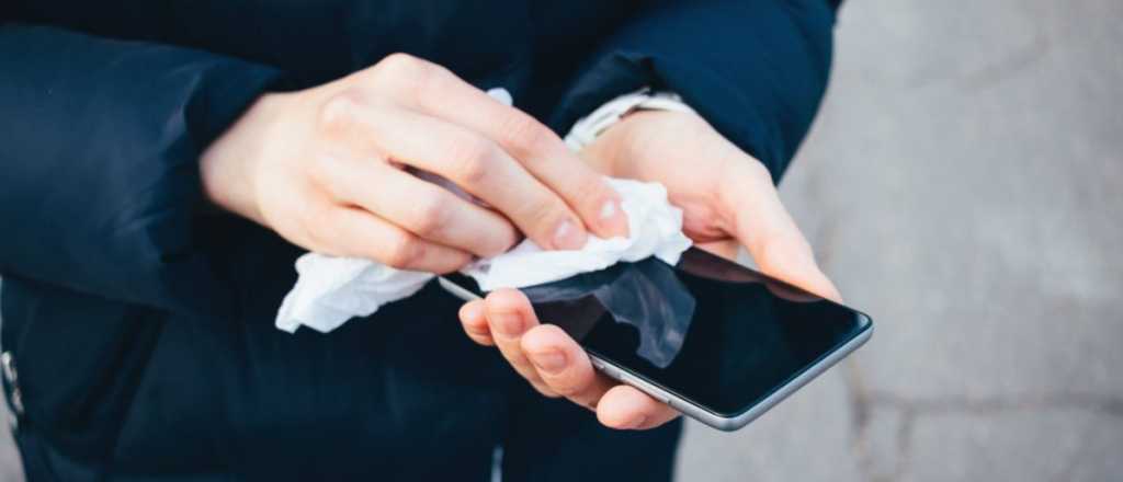 M&eacute;todos y productos para limpiar la pantalla de tu celular 