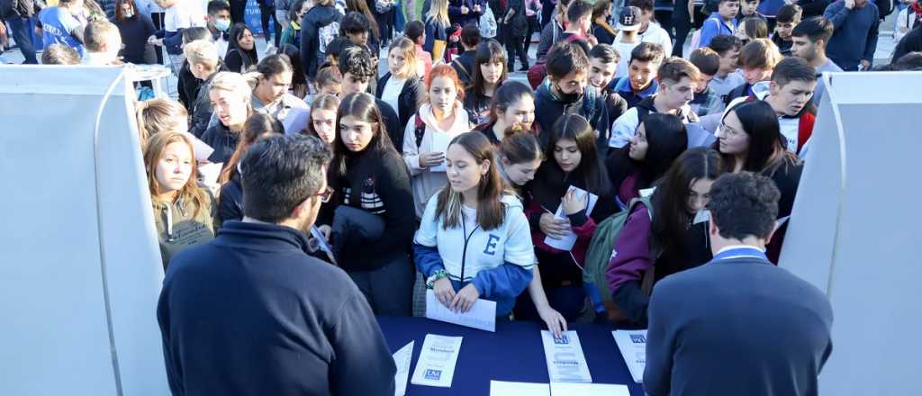Miles de j&oacute;venes participaron de la feria educativa en San Rafael