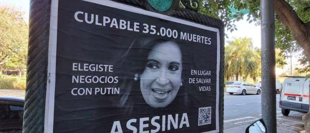 Identificaron a la camioneta que llev&oacute; los afiches contra Cristina