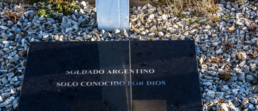 Una de las l&aacute;pidas de los soldados identificados est&aacute; en el Cristo Redentor